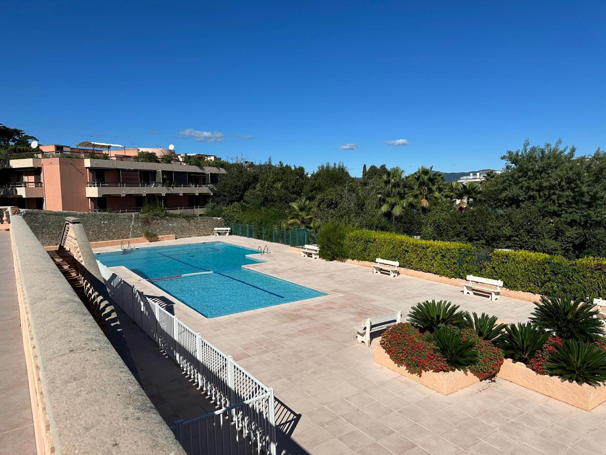 Saint-Tropez - Studio 40 M2 Экстерьер фото